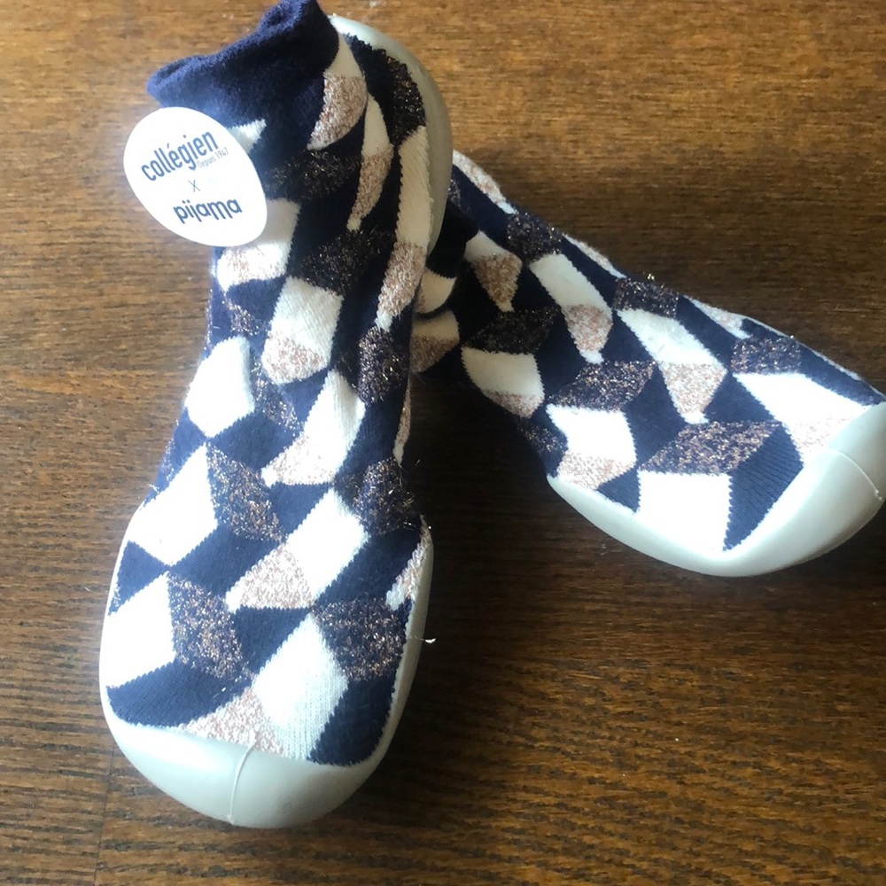 Slippers - Picture 4 of 4